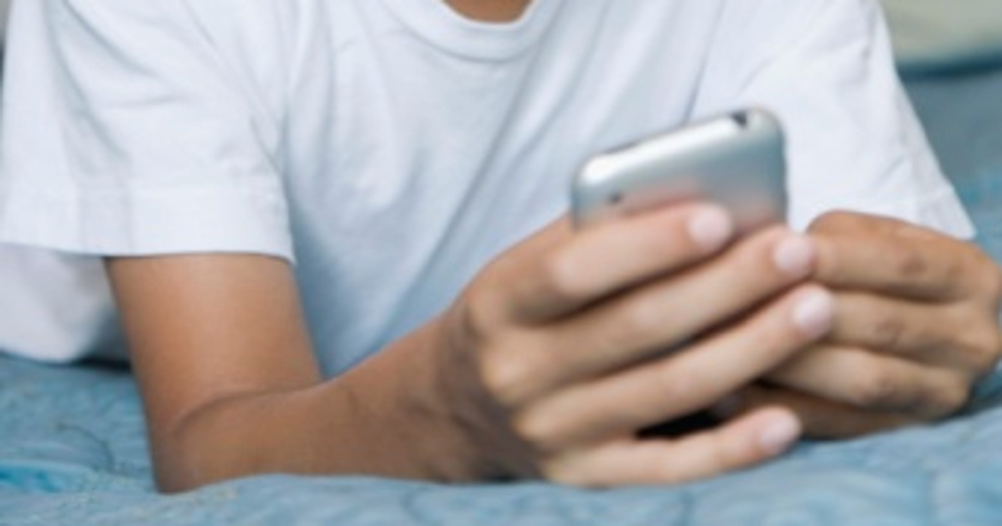 Do cellphones cause radiation?