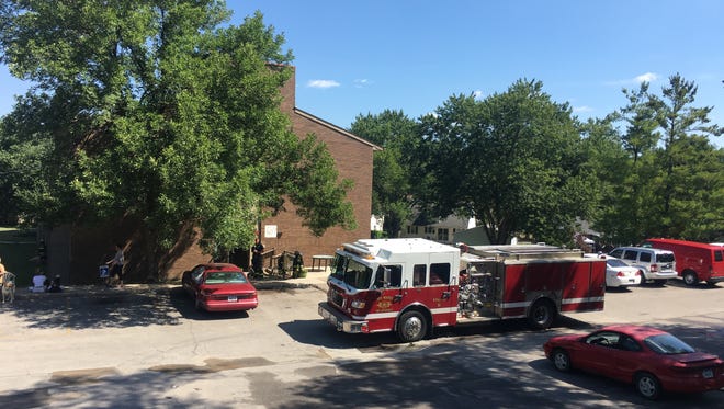 A Sunday morning apartment unit fire on Des Moines' south side has left one resident displaced.
