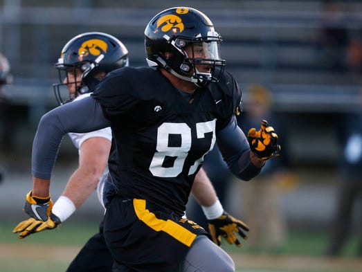 Iowa sophmore tight end Noah Fant (87) runs through