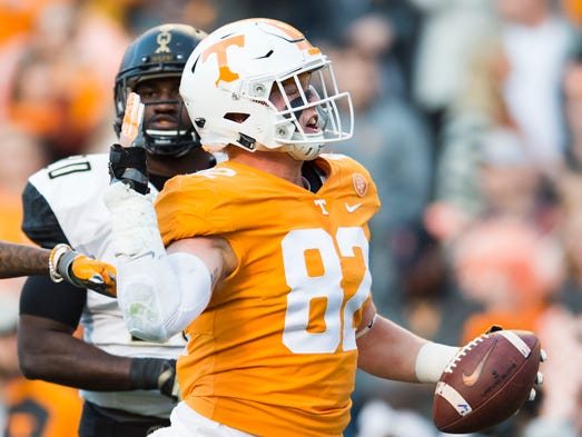 Tennessee tight end Ethan Wolf (82) celebrates a play