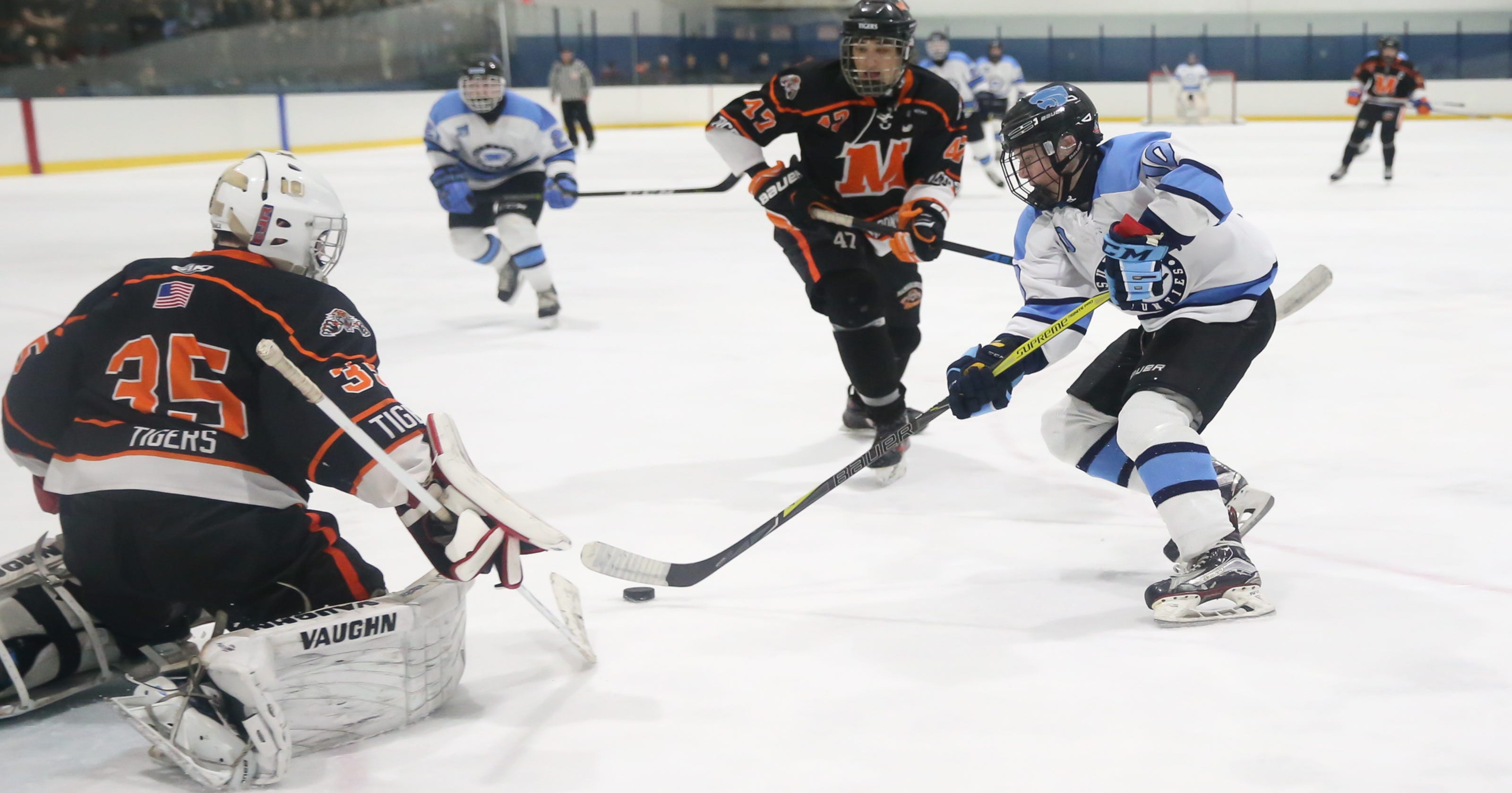 hockey-rankings-suffern-opens-no-1-with-north-rockland-giving-chase