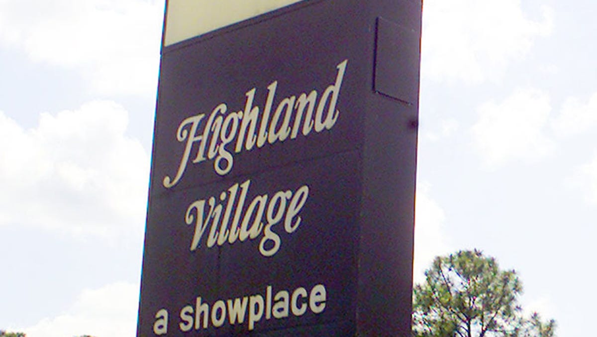 Two popup shops ready for holidays at Highland Village. Get the details