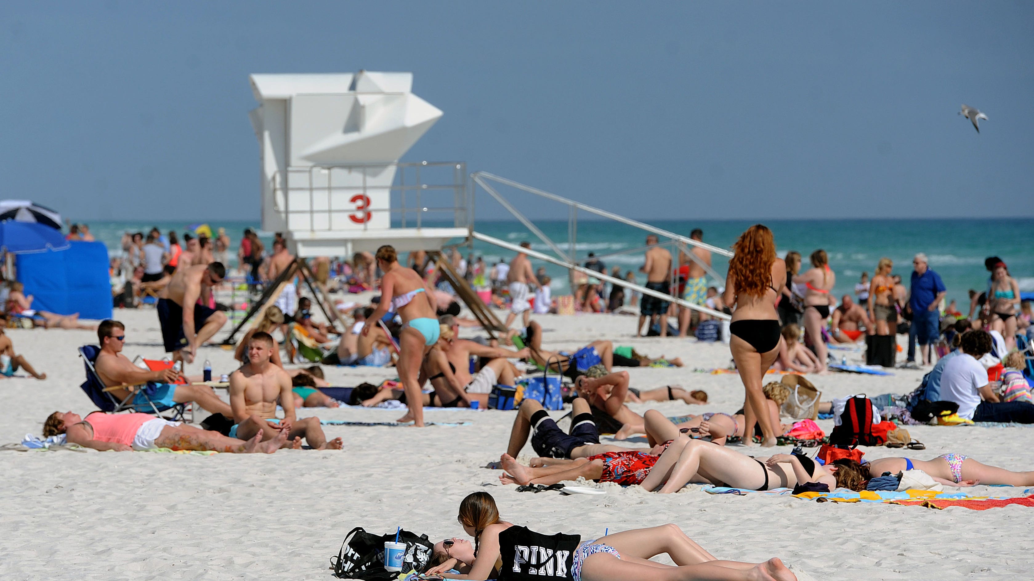 Spring Break hits Pensacola Beach