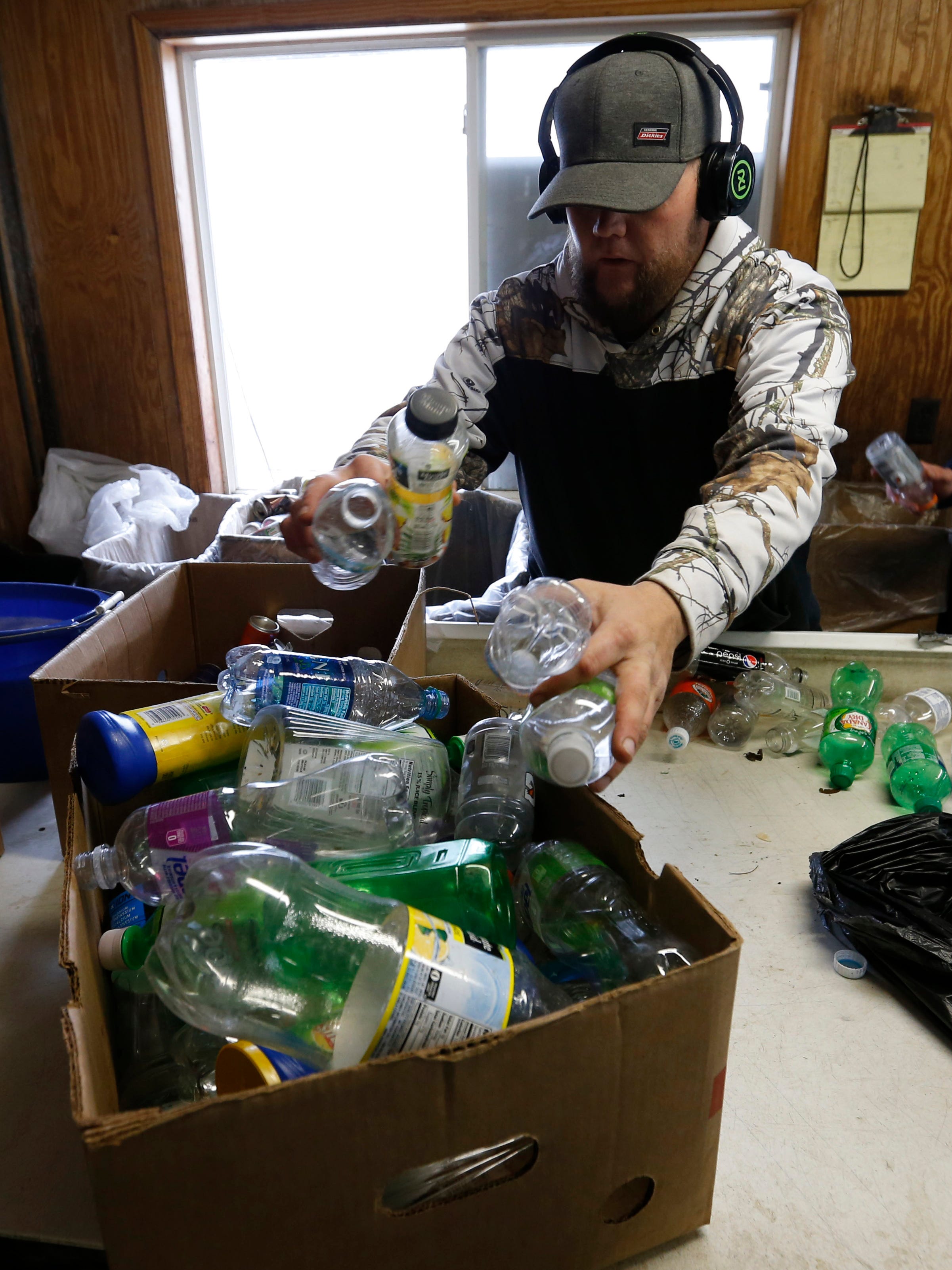 Iowa grocers want to quit redeeming empty cans and bottles