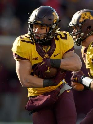 Minnesota's running back Shannon Brooks carries against Illinois in the second quarter.