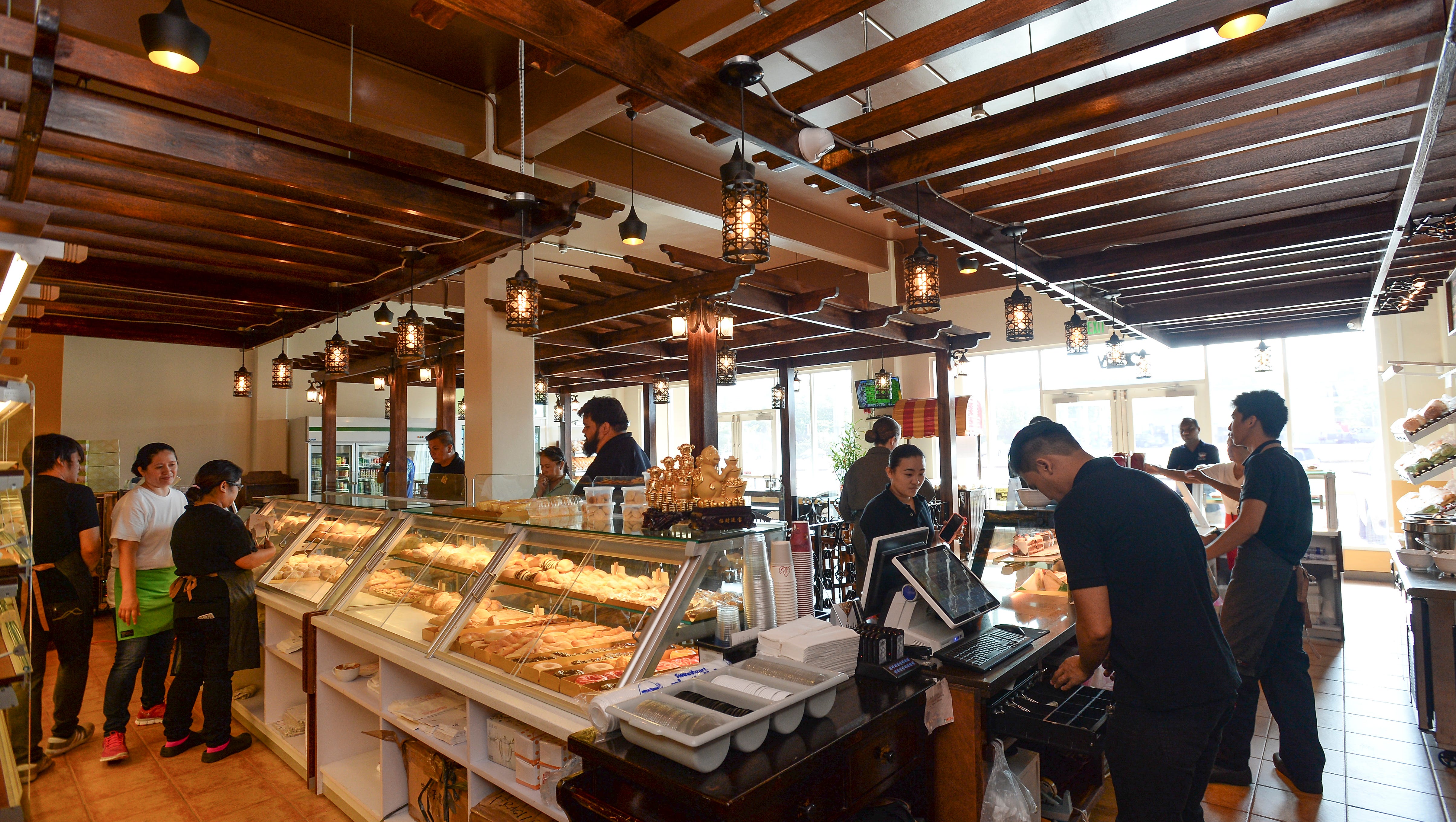 New Fresh Bread Bake Shop serves up Filipino favorites