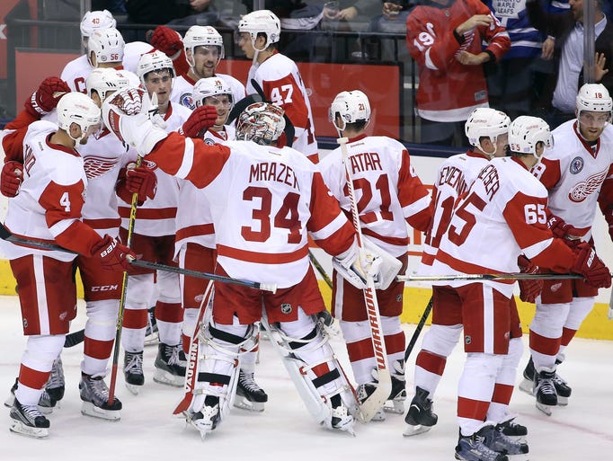 Red Wings 2, Maple Leafs 1