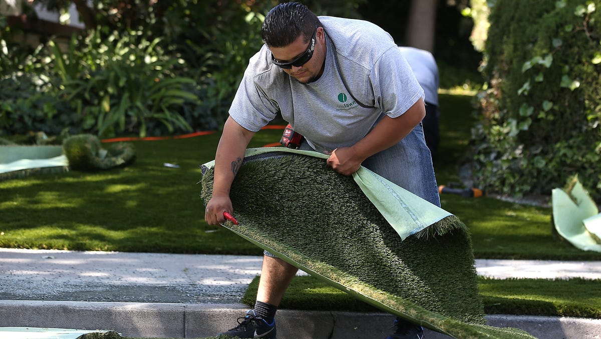 artificial-lawns-saving-water-in-california