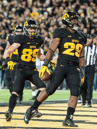 Iowa running back LeShun Daniels Jr. (29) and wide