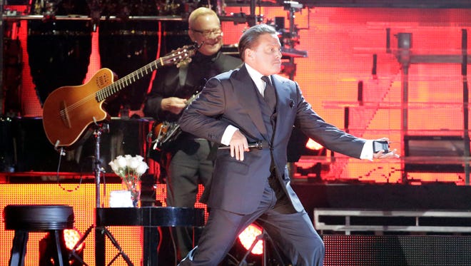 Luis Miguel S Story Coming To Telemundo Netflix