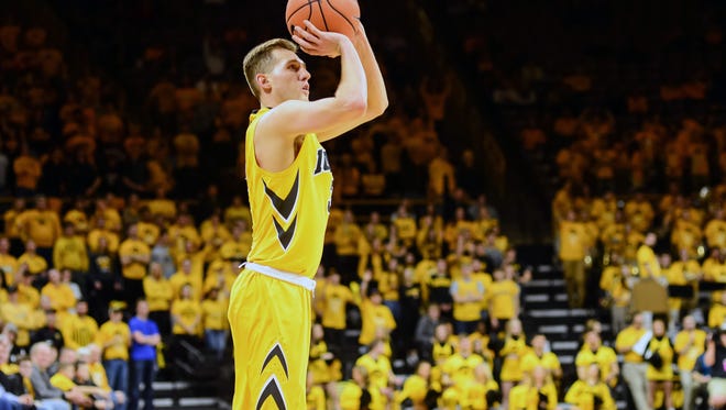 Iowa Hawkeyes guard Jordan Bohannon (3)