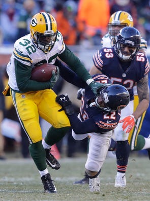 Christine Michael breaks away from Chicago's Cre'von