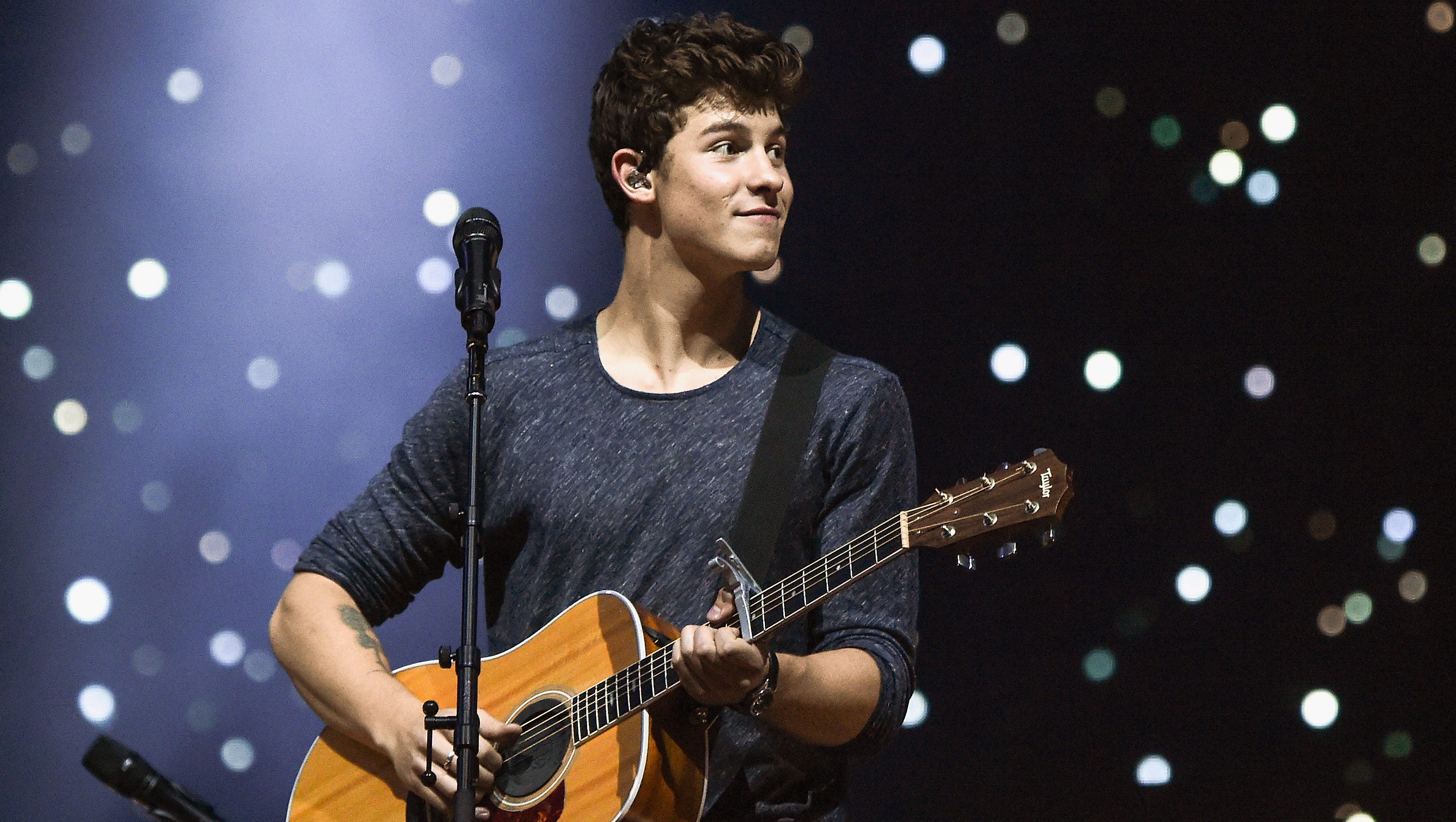 Shawn Mendes Gets Justin Bieber Comparisons I Was Very Black And White When I Started