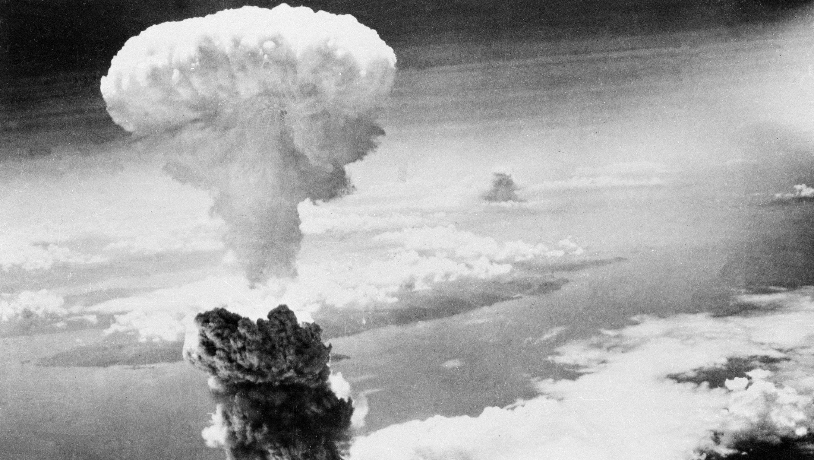 Почему сша сбросили. Хиросима Нагасаки ядерный взрыв. Япония Нагасаки атомная бомба. Хиросима 1945 взрыв ядерного бомба.
