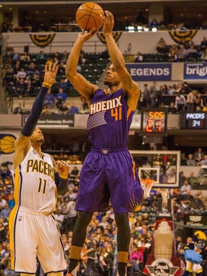 Phoenix Suns guard Lorenzo Brown (41) shoots against the Indiana Pacers on Jan. 12, 2016.