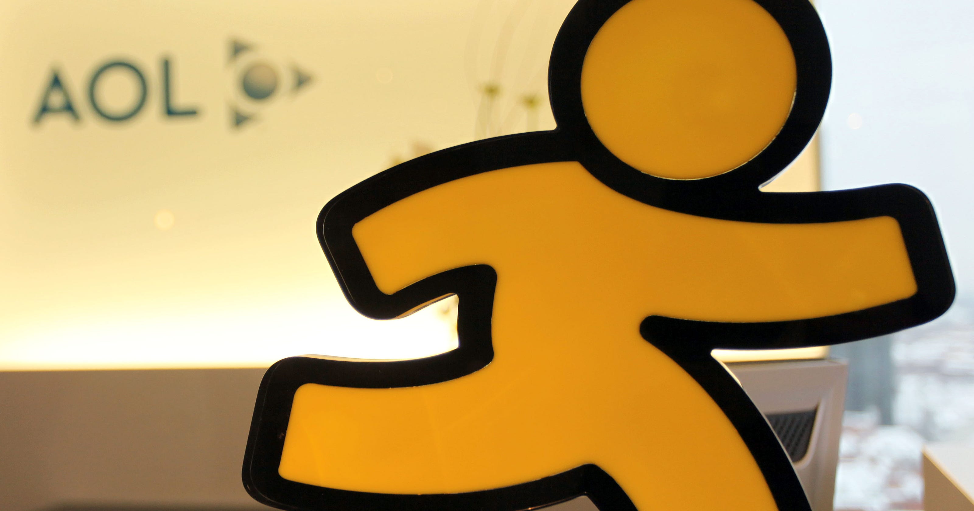 AOL's instant messenger is back: Meet AIM Phoenix