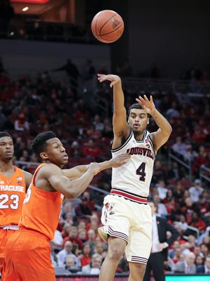 U of L’s Quentin Snider (4) passed against Syracuse during their game at the Yum Center. Feb. 5, 2018