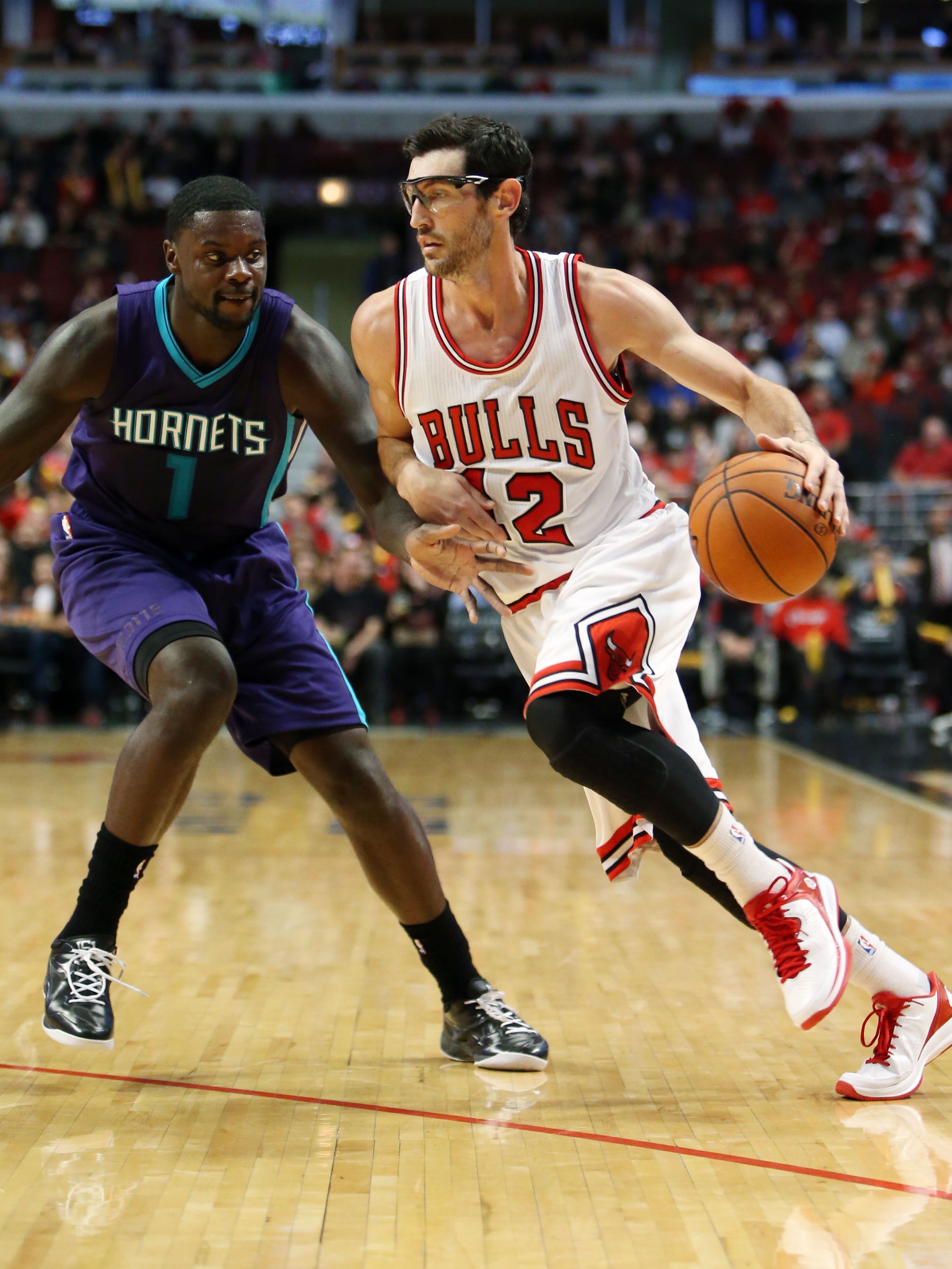 Kirk Hinrich scores 26, Bulls beat Hornets