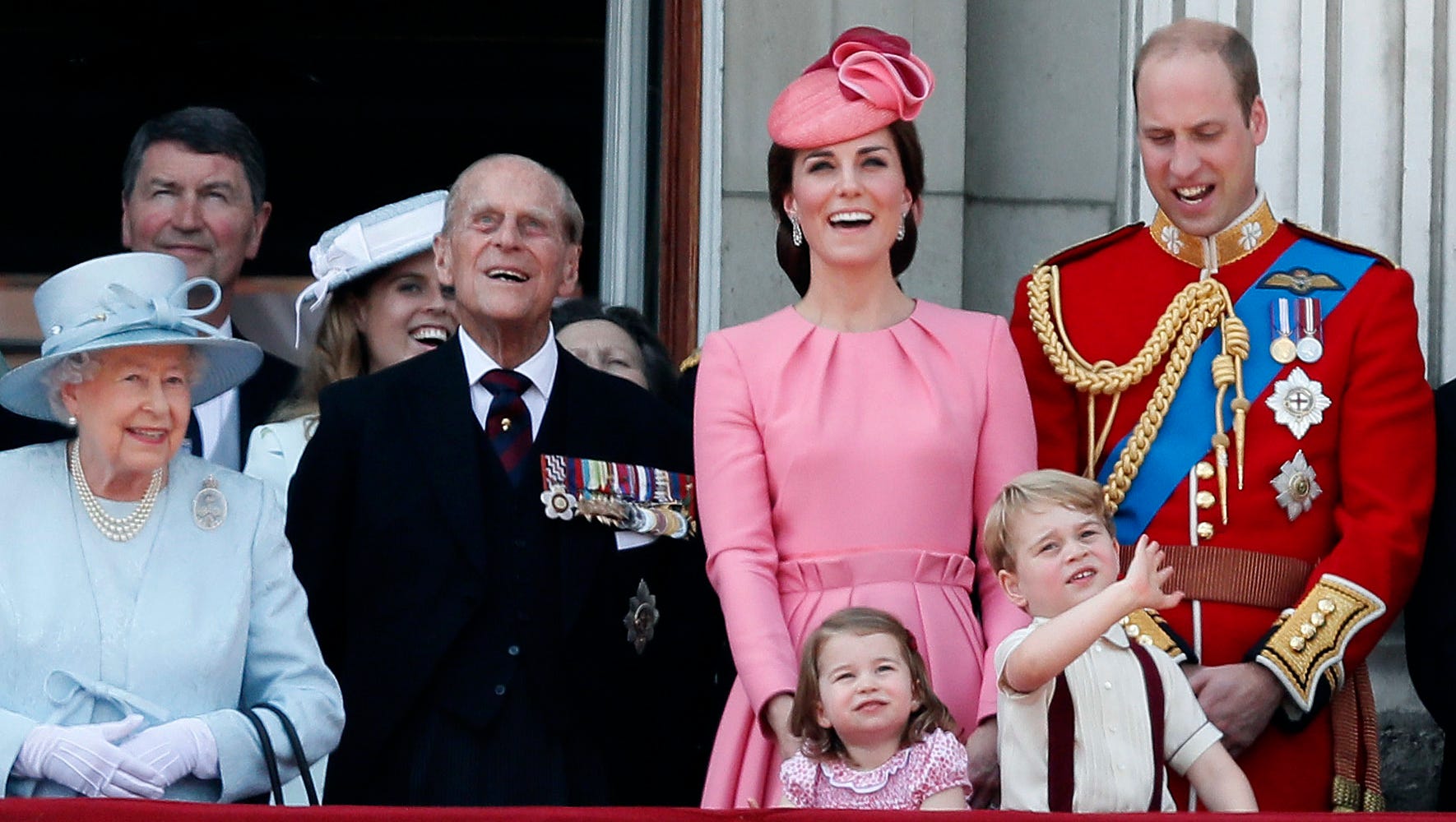 Кто умер в королевской семье. Королевская семья Великобритании 2023. Британская Королевская семья Монархическая Династия. Лондон Королевская семья. Монархия в Великобритании.