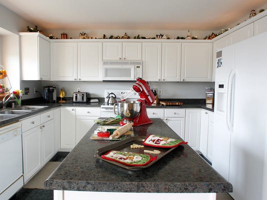 What Is The Best Way To Clean Your Kitchen Cabinets