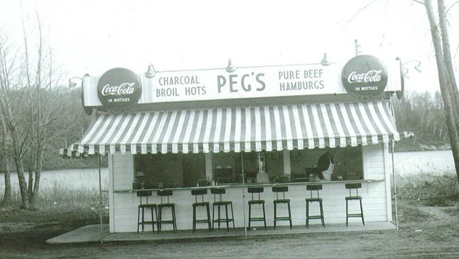 Before the Bayside Pub, there was Peg’s Hots, which sold mainly hot dogs but also hamburgers, barbecue sandwiches, fries, milkshakes and more.