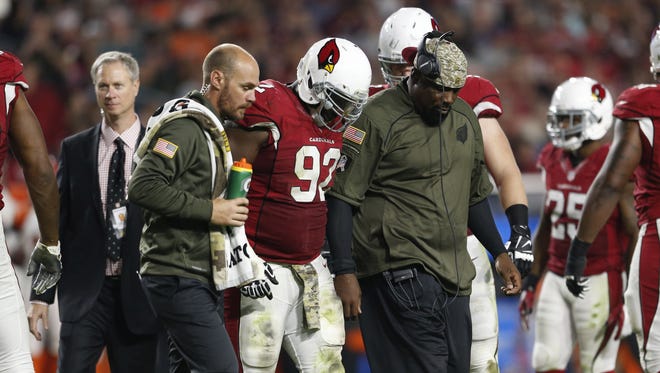 Arizona Cardinals DT Frostee Rucker (92) walks off the field after an injury playing against the Cincinnati Bengals during NFL action November 22, 2015 in Glendale, Ariz.