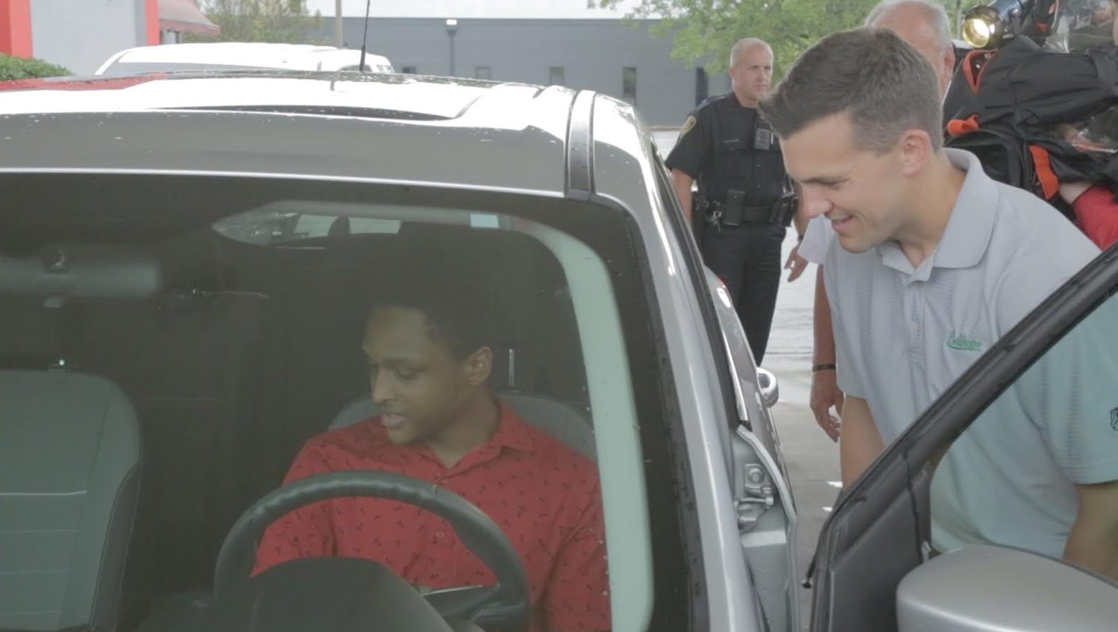 College Student Walks Almost 20 Miles To First Day Of Work Ceo Gives Him Car