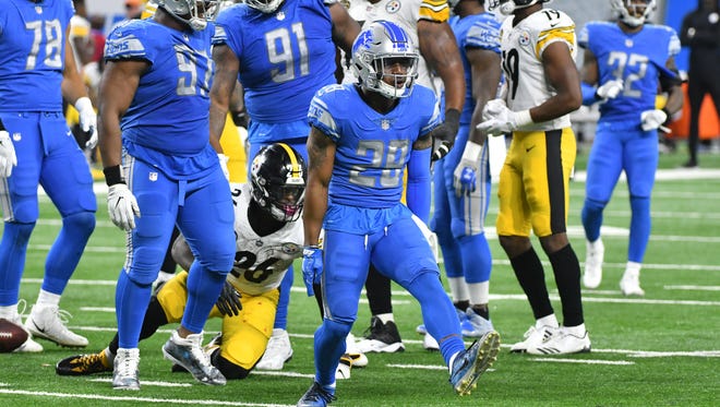 The Lions' Quandre Diggs takes down the Steelers' Le'Veon Bell in the second quarter.