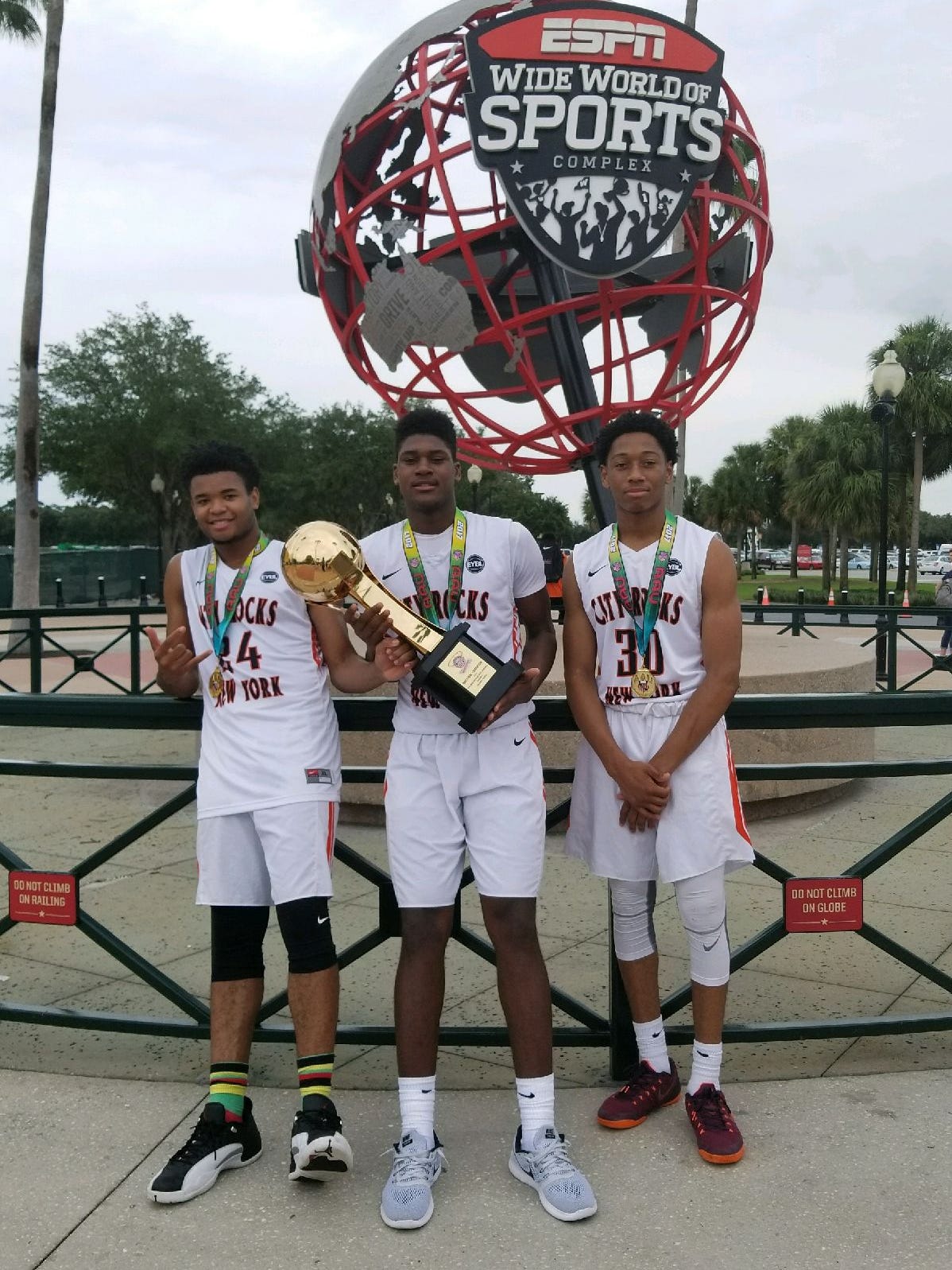 Aau Basketball Provides Opportunities Obstacles For Players Families
