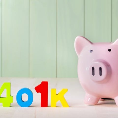 Colorful 401(k) letters next to piggy bank