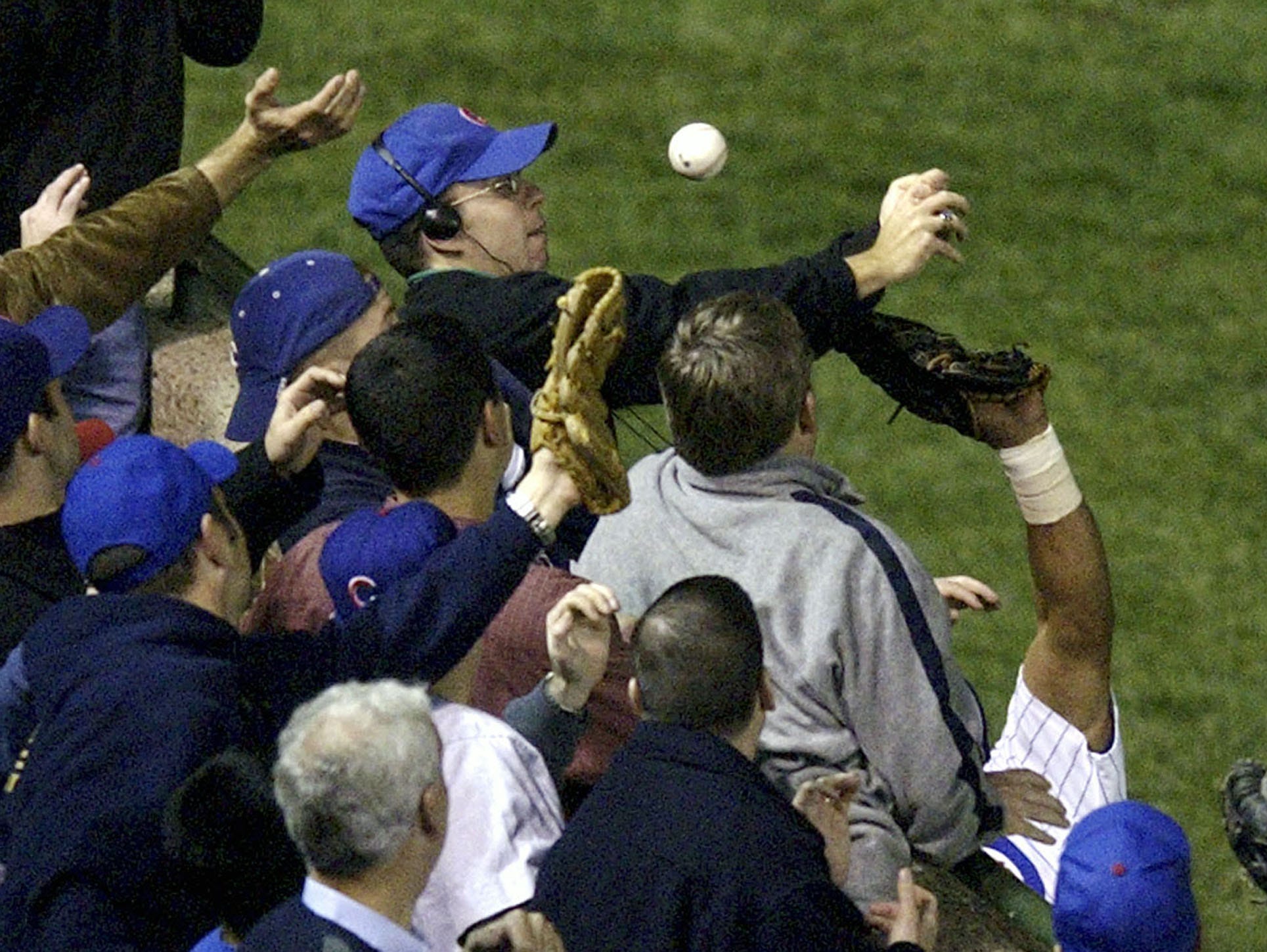 Steve Bartman during the infamous foul ball interference play in the 2003 NLCS.