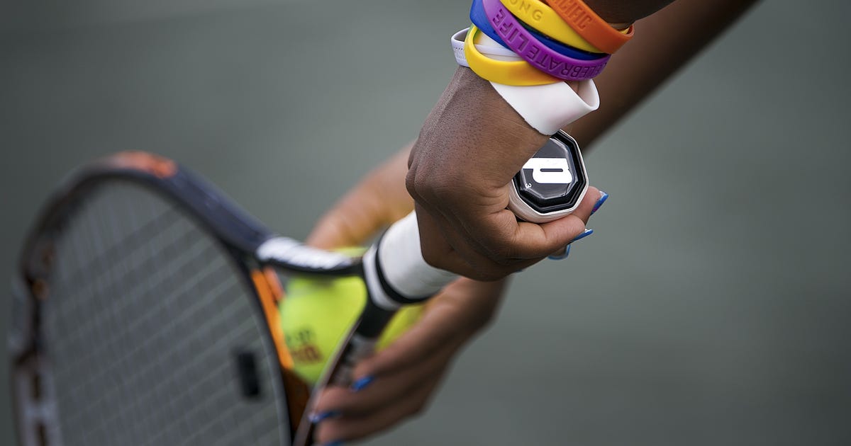 How To Fix Elbow Pain - Sharp pain in the elbow can be caused by overuse injury, acute injury, or nerve top symptoms: