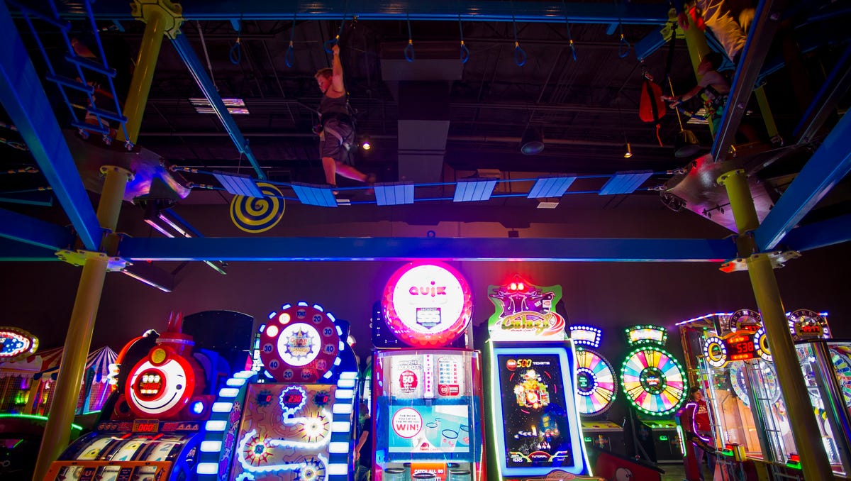 Main Event Entertainment opens in West Knoxville