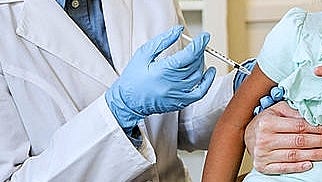 Chemung County residents without insurance can get free flu vaccinations this week.