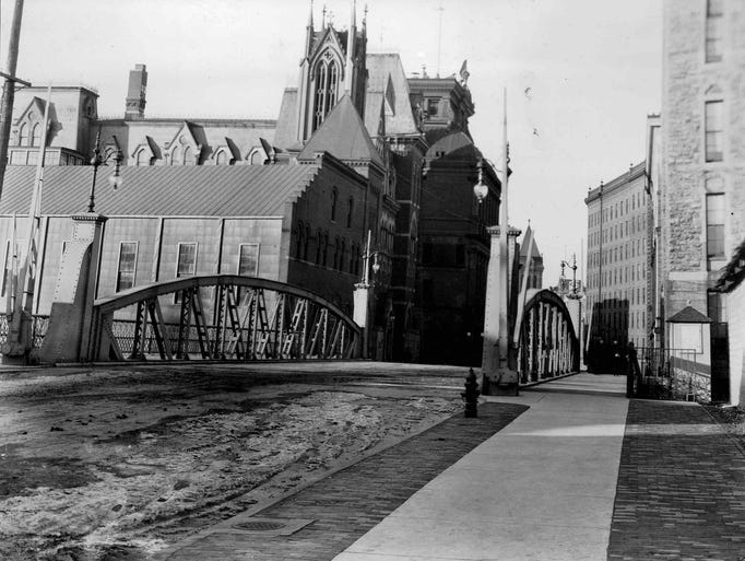 An undated photo of Fitzhugh Street bridge over the