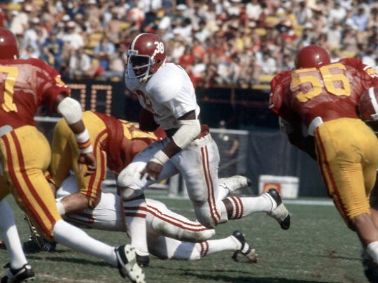 Emotional Former Tide Star Johnny Davis Returns To Alma Mater Lanier