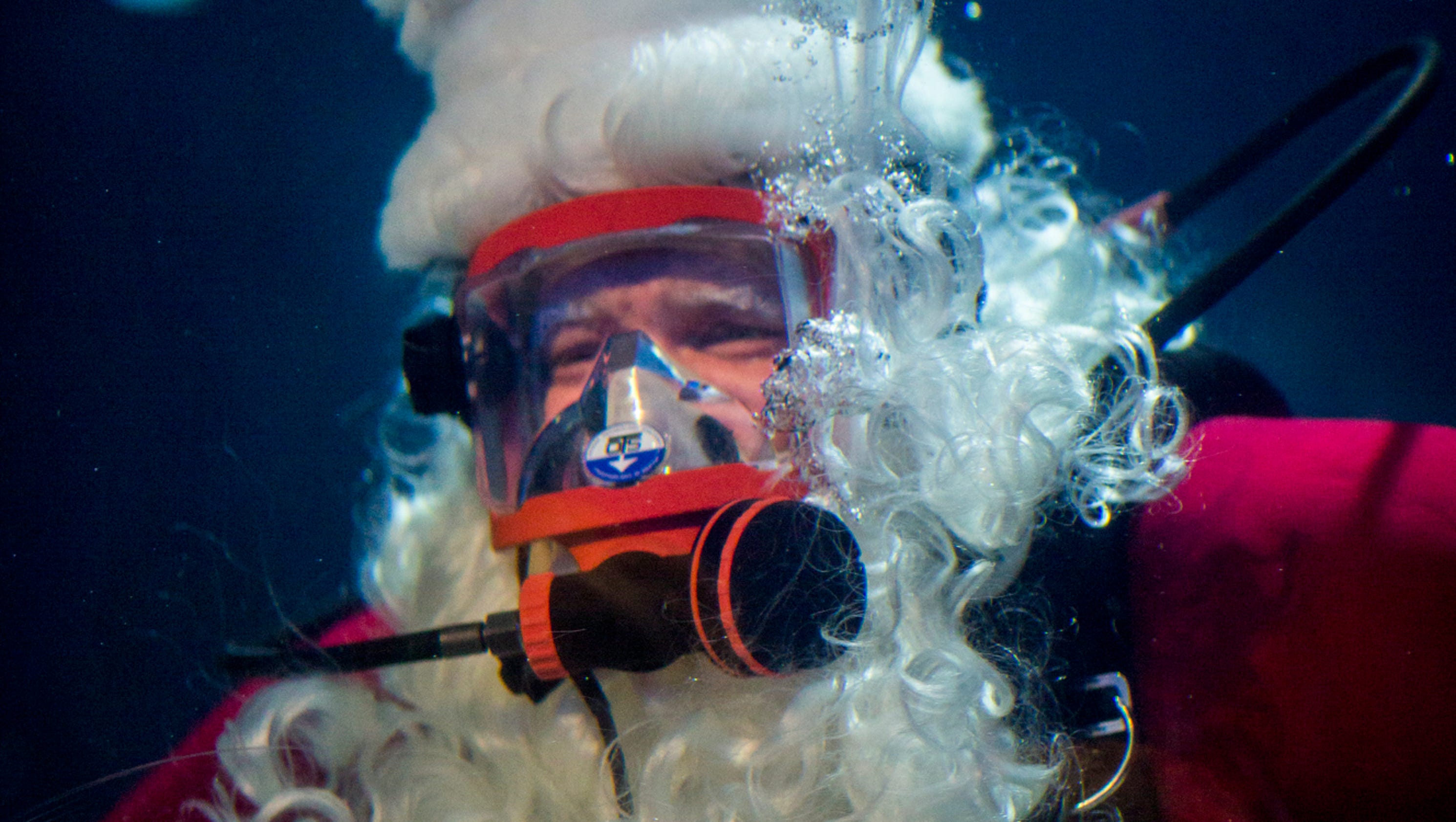 Scuba Santa returns to Newport Aquarium