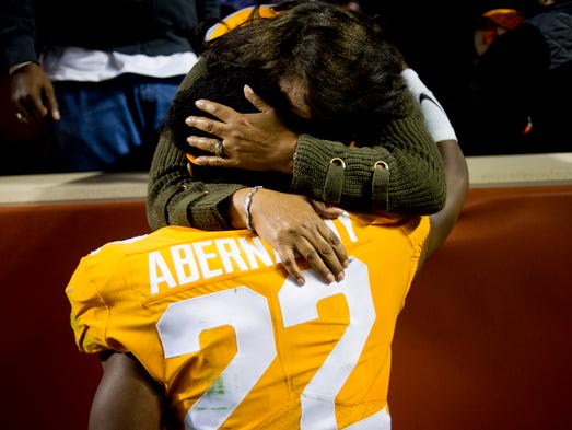 Tennessee defensive back Micah Abernathy (22) hugs
