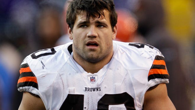 Peyton Hillis #40 of the Cleveland Browns looks on from the sidelines during the closing moments of the Browns 20-14 loss to the Baltimore Ravens at M&T Bank Stadium on December 24, 2011 in Baltimore, Maryland. (Photo by Rob Carr/Getty Images)