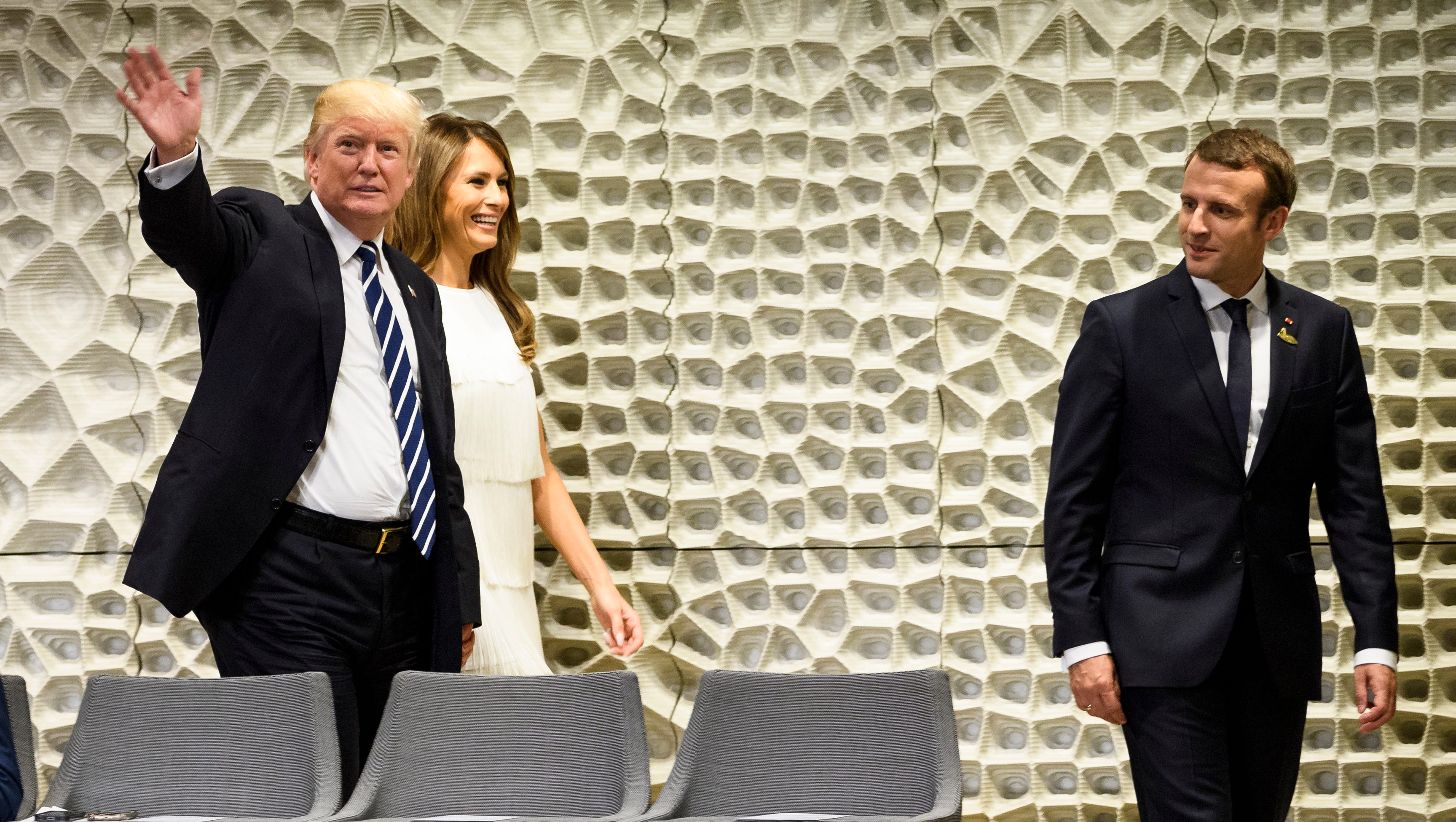 Donald Trump Emmanuel Macron To Dine At Eiffel Tower