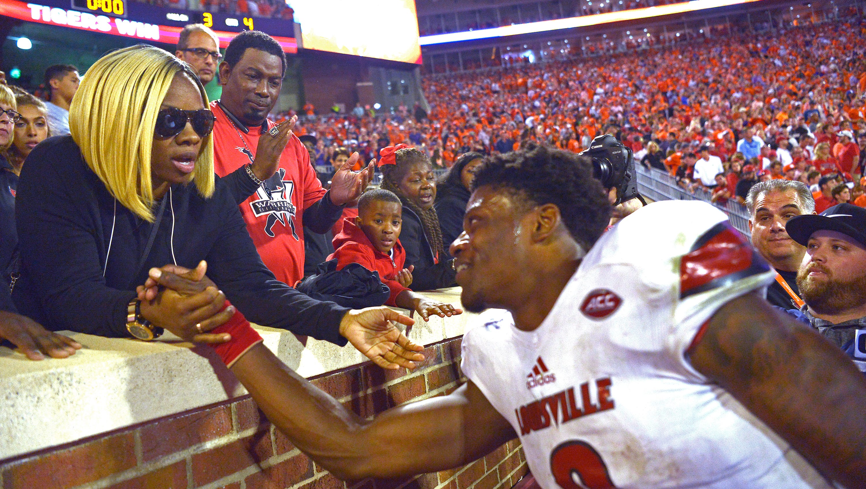 Louisville Football Quiet And Private Lamar Jackson S Play Speaks Volumes
