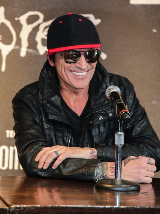 Rocker Tommy Lee Gets Engaged