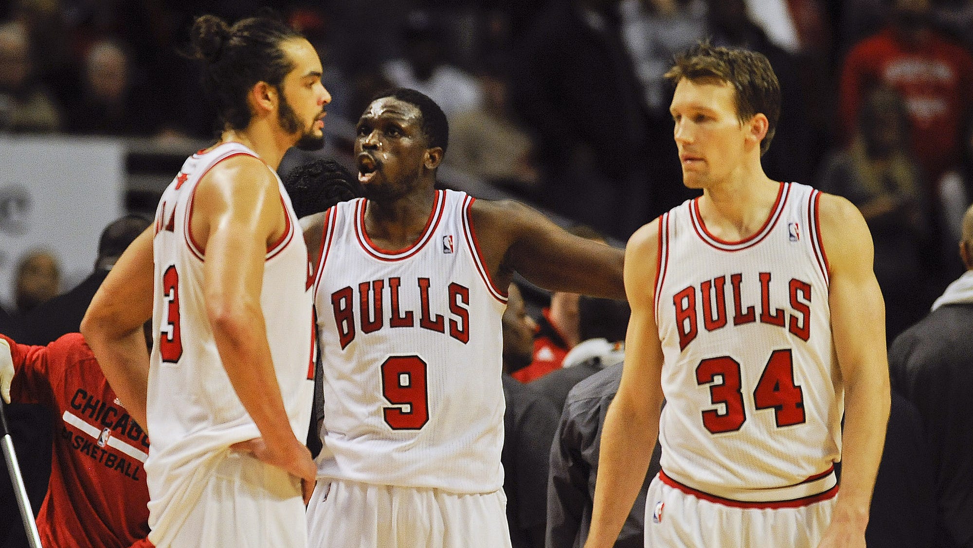 Bulls look ahead with trade of Luol Deng for picks