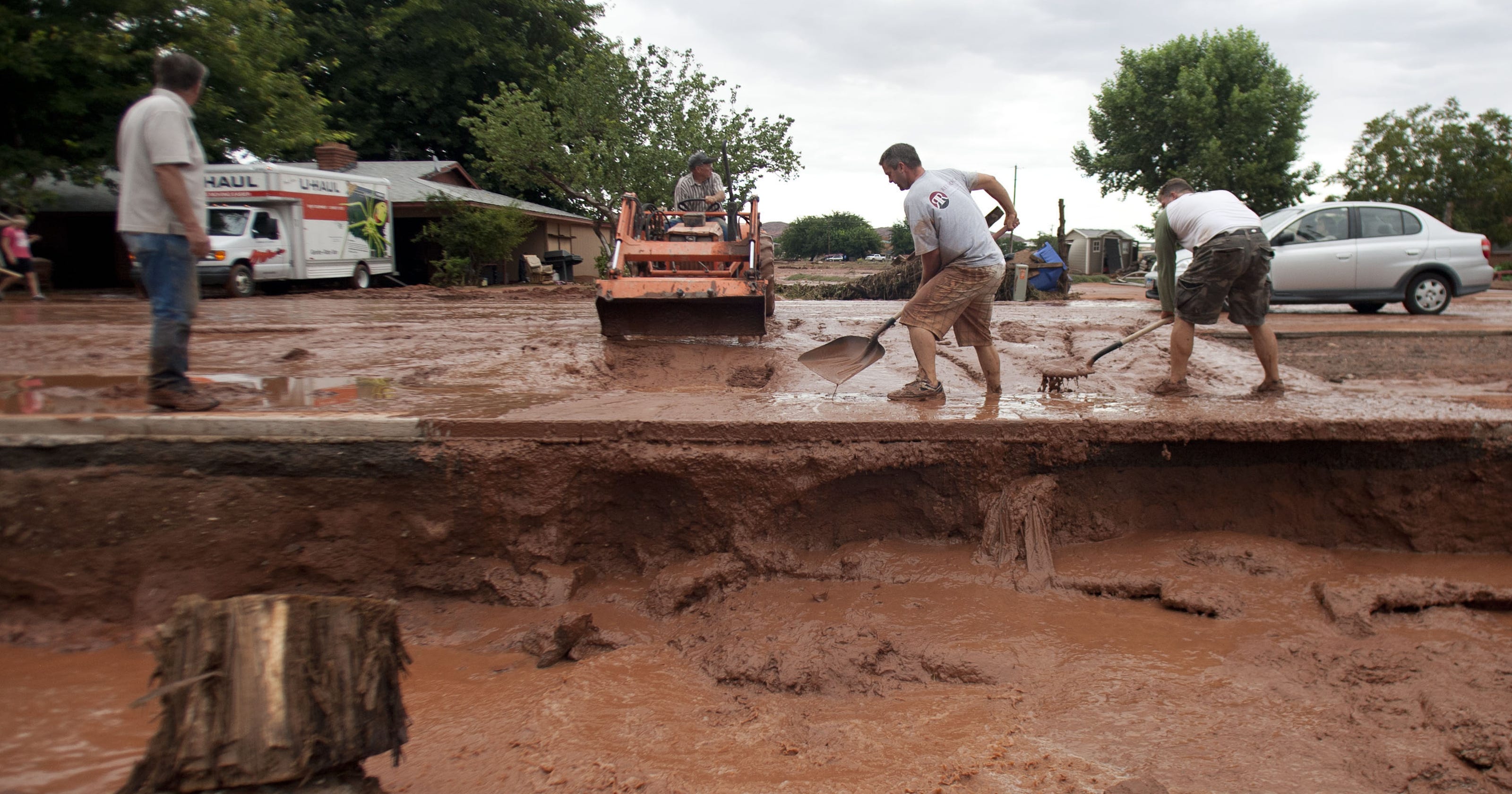 Weather system breaches Santa Clara dam, flooding homes
