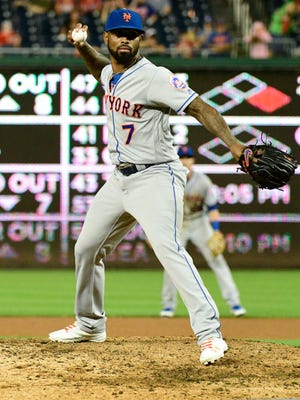 Jul 31, 2018; Washington, DC, USA; New York Mets shortstop Jose Reyes (7) pitches during the eighth inning Washington Nationals at Nationals Park.