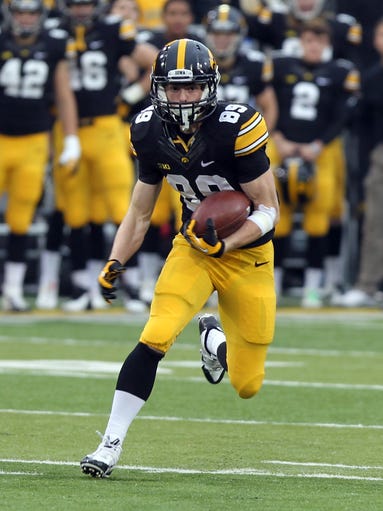 Matt VandeBerg has 22 catches through three games.