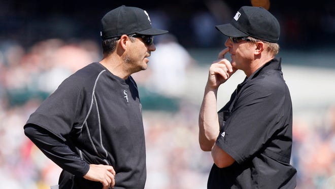 Chicago White Sox manager Robin Ventura, left, talks with crew chief Jeff Kellogg after a close play at second base during the ninth inning against the Detroit Tigers at Comerica Park on April 17, 2015.