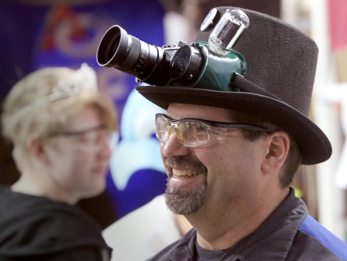 Oak Creek Round Table Robotics Jeff Marnocha with a