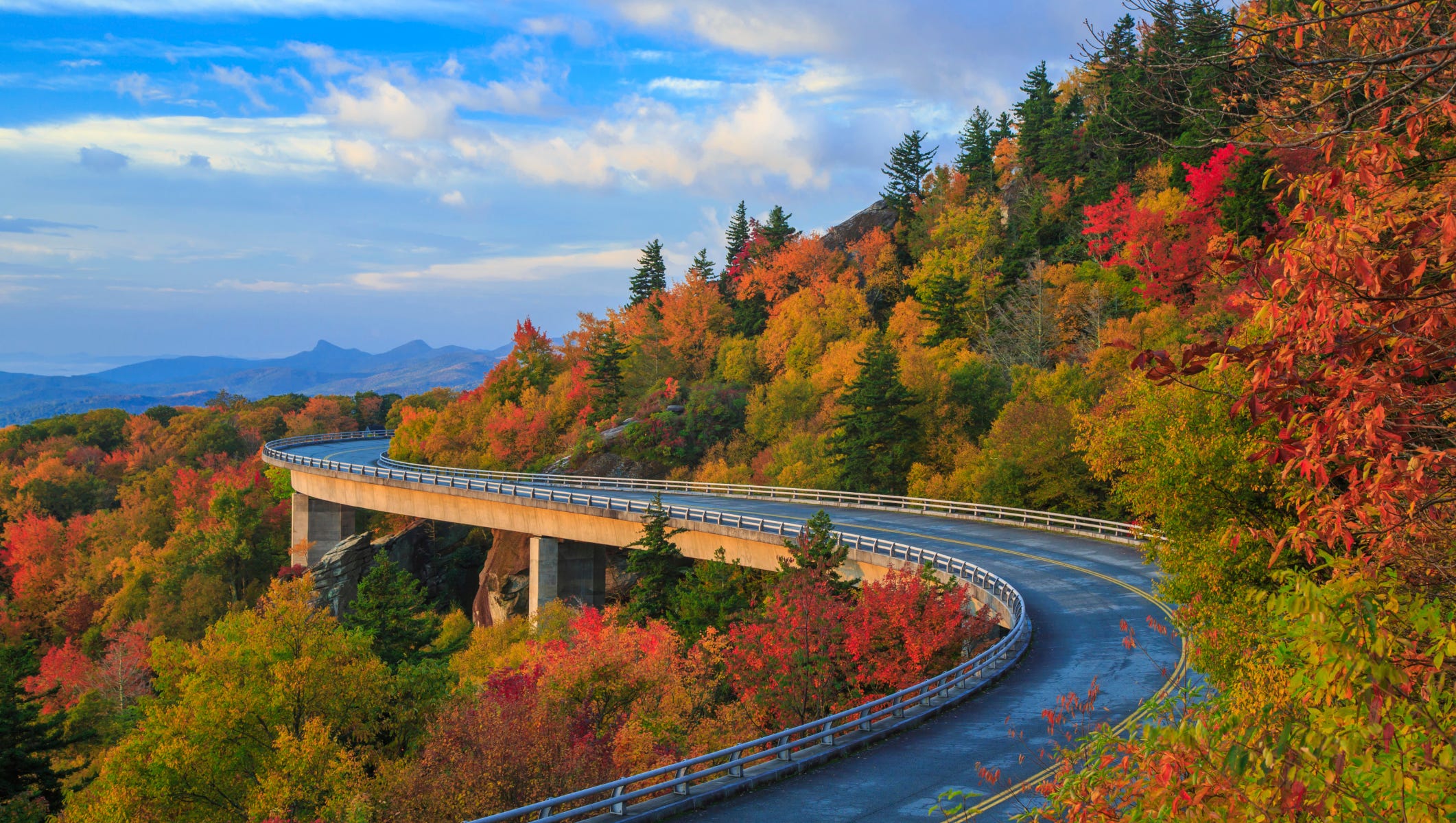 America's Favorite Drive: A Timeless Journey Through the Blue Ridge Parkway's Soul