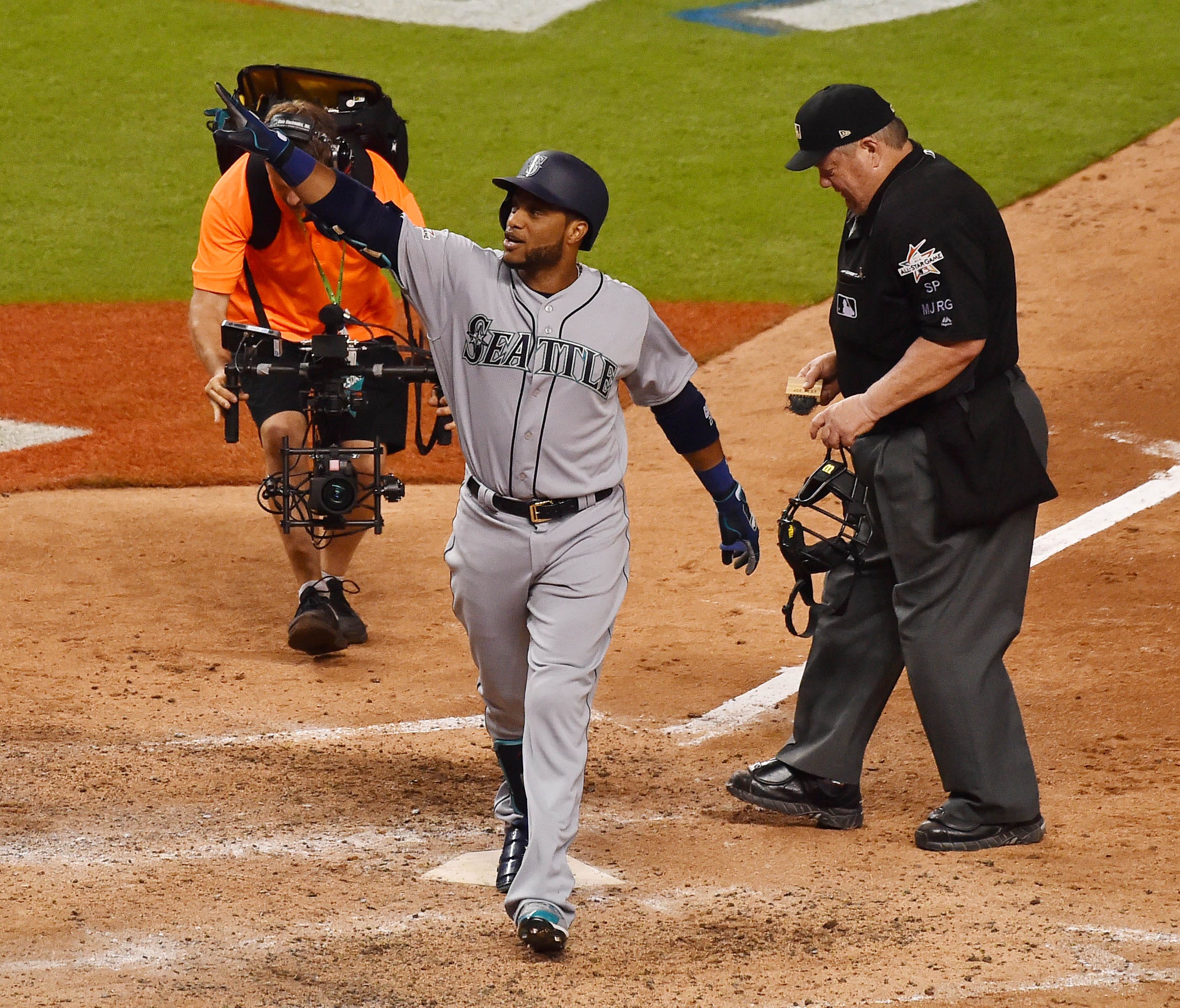 Robinson Cano rounds the bases after a solo home run in the 10th inning.